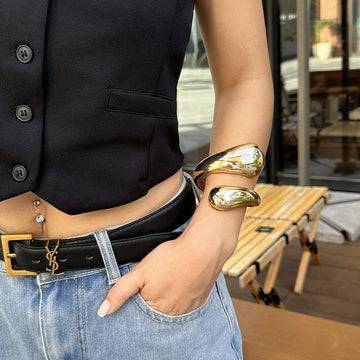 Aashna Teardrop Coil Bangle