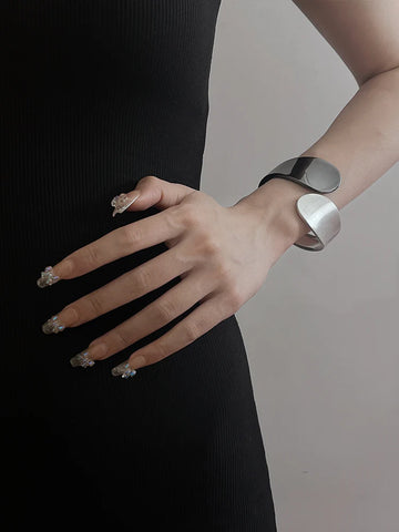 Emaleigh Minimalist Metal Bangle