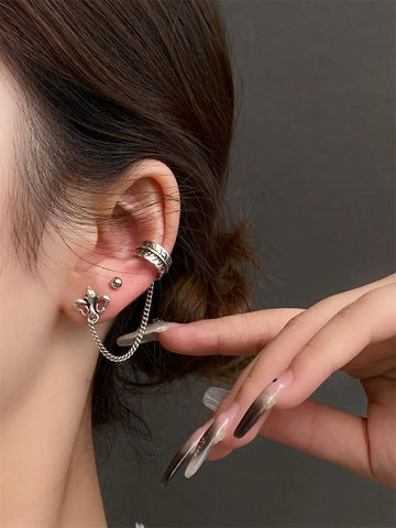 Ilia Chain Cross Ear Cuff
