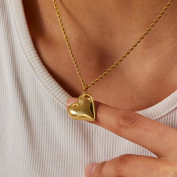 Kattleya Sculptural Heart Necklace