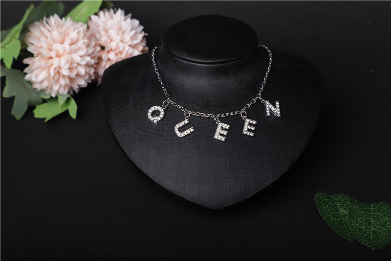 Britain Crystal Word Necklace - QUEEN [LF3ZX3JY]