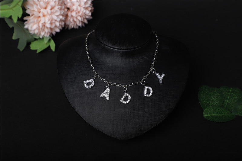Britain Crystal Word Necklace - DADDY [LC48KSV0]