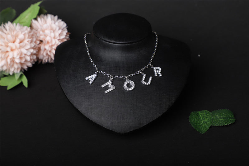 Britain Crystal Word Necklace - AMOUR [OMLSU4L8]