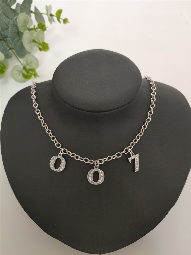 Britain Crystal Word Necklace - 007 [KNTQ6X2X]