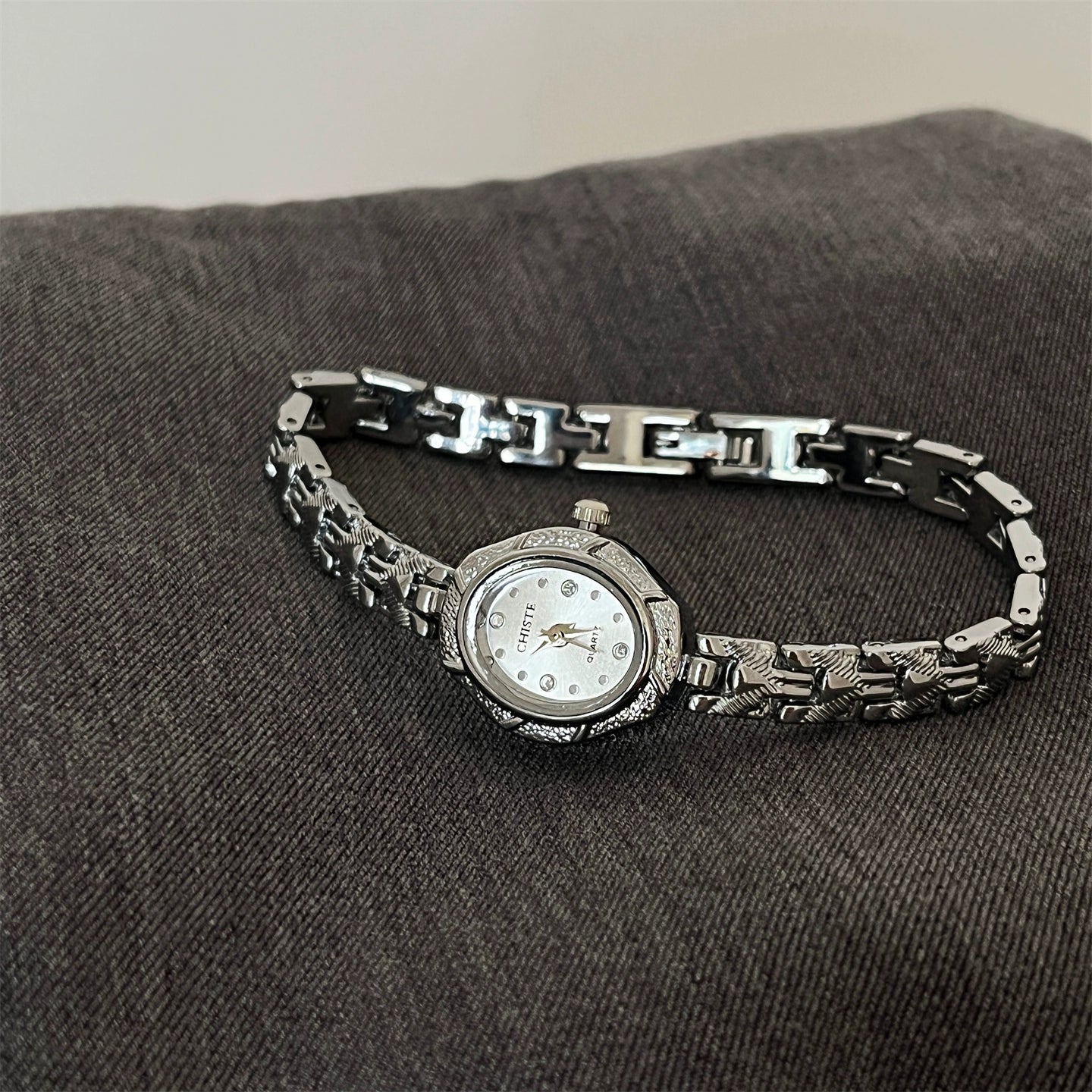 Mckenna Vintage Charm Watch - Silver with White Dial (I-Chain) [QRMXKGRS]