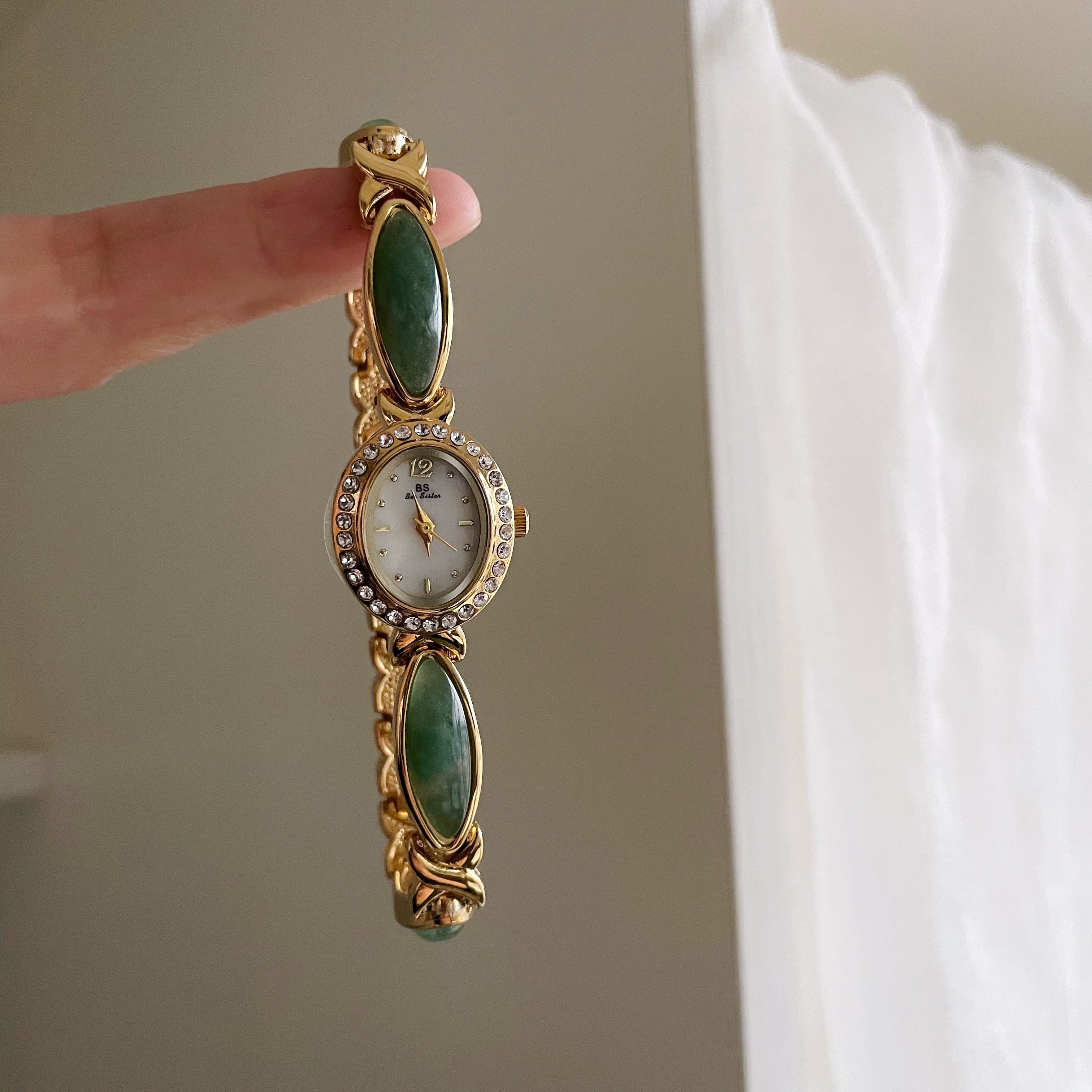 Ainslie Refined Bracelet Watch - Gold White-Face [I1K1IIRL]