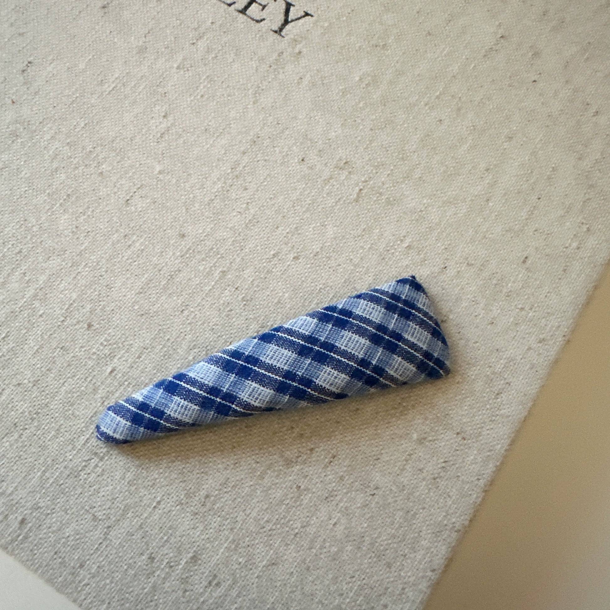 Annah Plaid Fabric Hair Clip - Plaid Triangle (Single) [209ZRIU8]