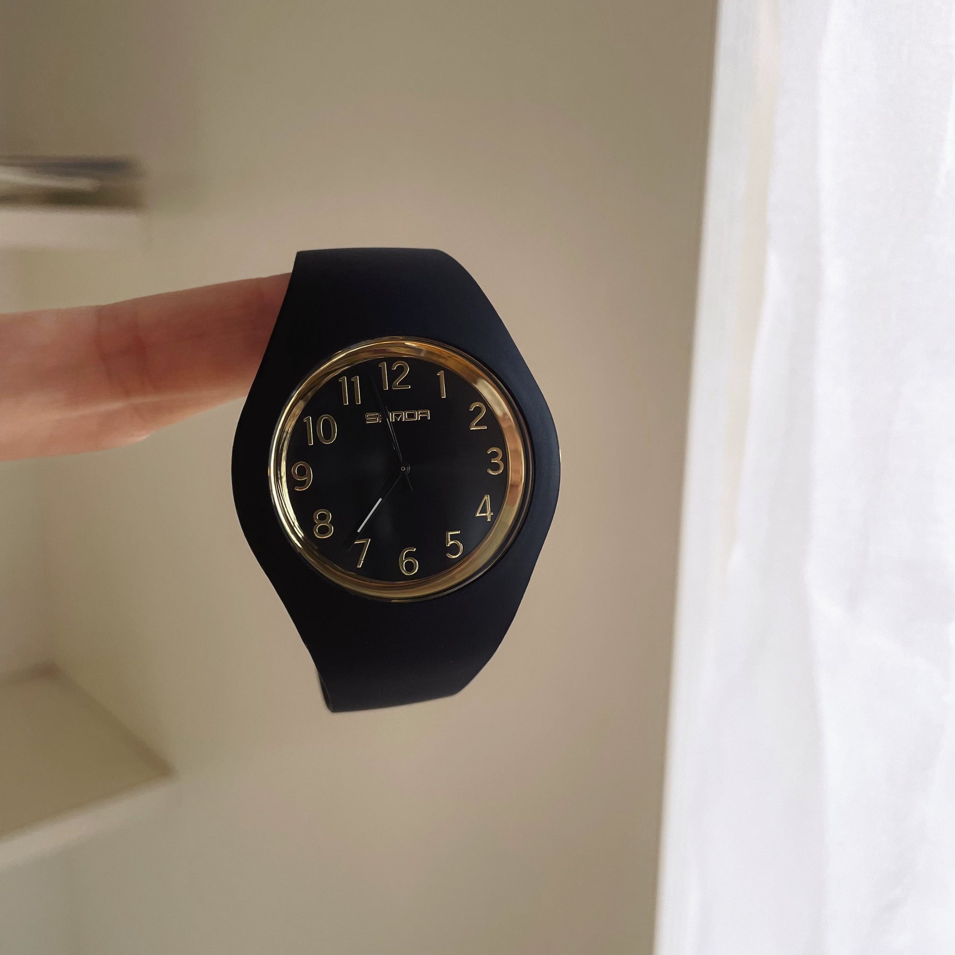 Syriah Vibrant Silicone Watch - All Black [CC7GCP8I]