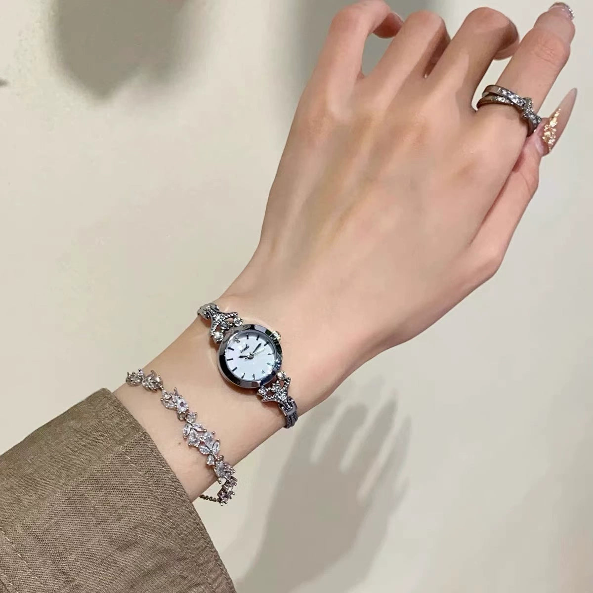 Inaya Refined Steel Watch - Silver [C0SOC8SM]