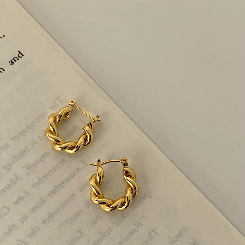 Jaeda Twisted Metal Hoop Earrings - Gold