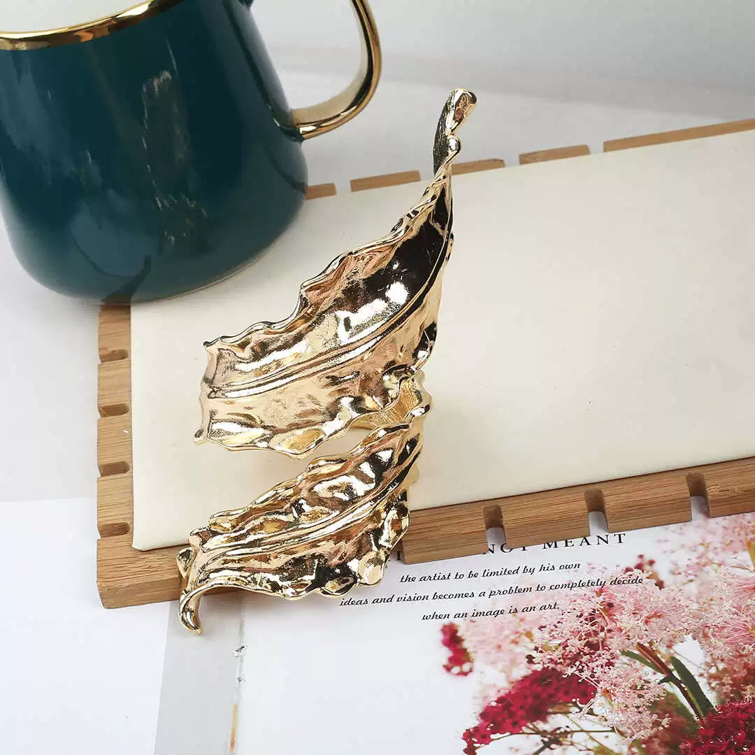 Jadah Twisted Leaf Bangle - Gold