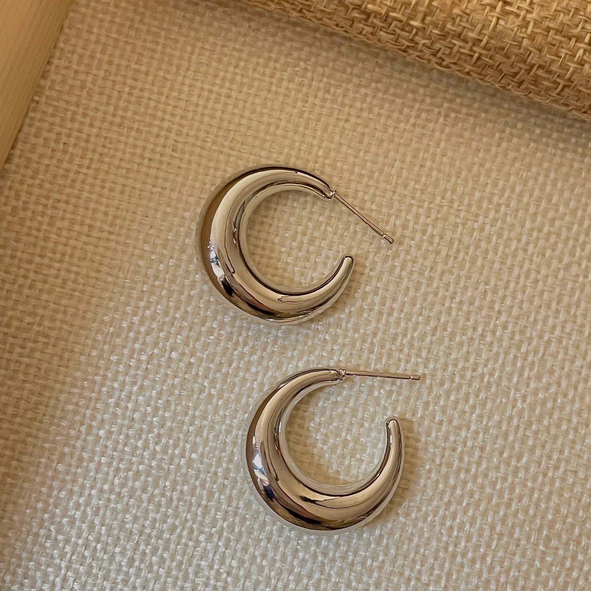 Anne Smooth Hoop Earrings - Silver Small (2cm)