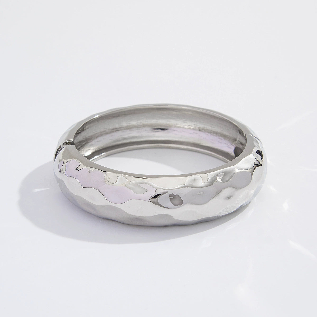 Kambrie Fluid Pearl Accents - Sculpted Abstract Bangle Silver-tone [V4JEA89X]