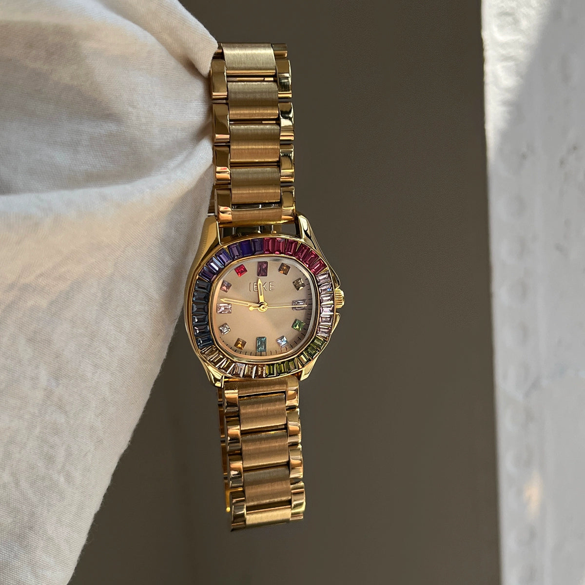 Josey Elegant Crystal Watch - Gold Band Gold Face [JN2A1XTN]