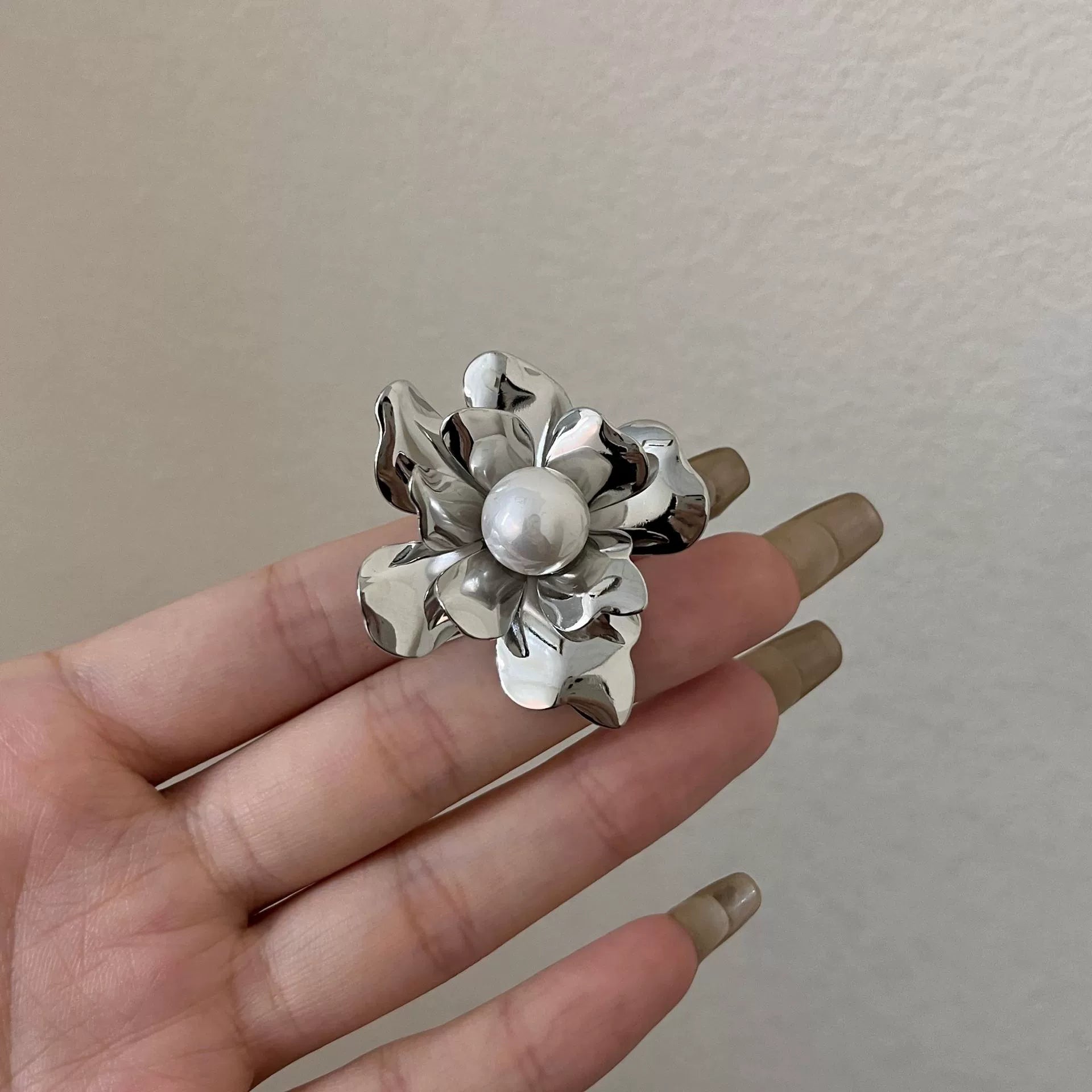 Isis Sculpted Bloom Ring - Flower Pearl Ring [U1CY5R1Q]