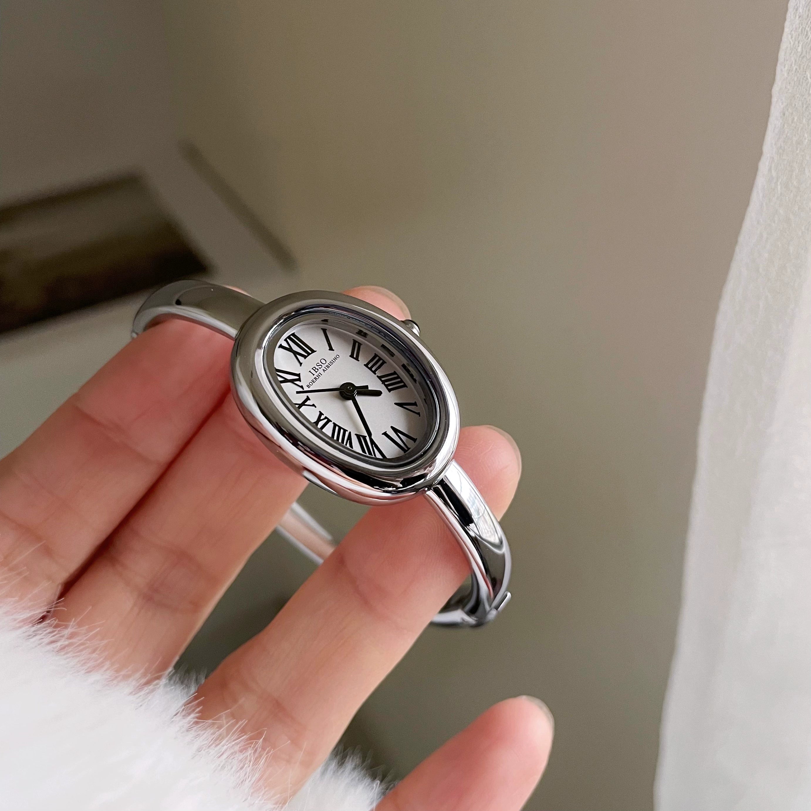 Kaydee Elliptical Bracelet Watch - Silver [MJCJ5UWY]