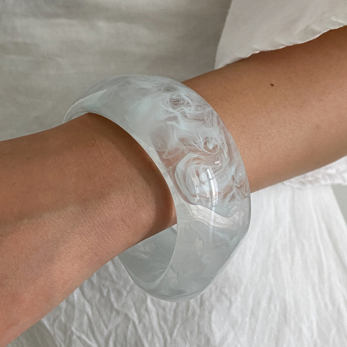 Evah Swirl Resin Bangle - Translucent Blue [AON8Q8XL]