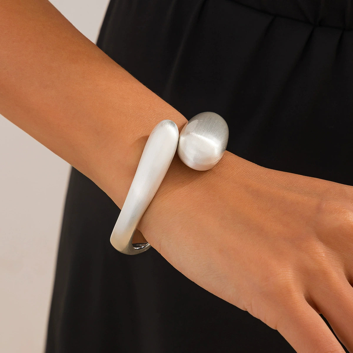Lyana Asymmetric Water Drop Cuff - Style 04 - Brushed Silver [I54IIQ0V]