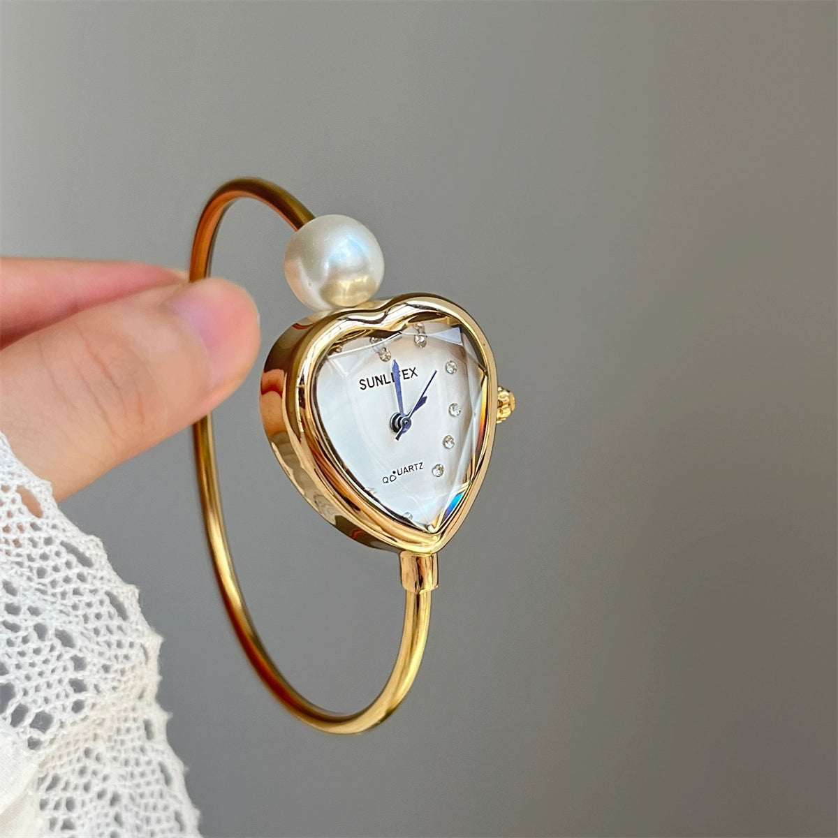 Marli Heart Pearl Bracelet Watch - Gold Strap White Face [2HYNEJ13]