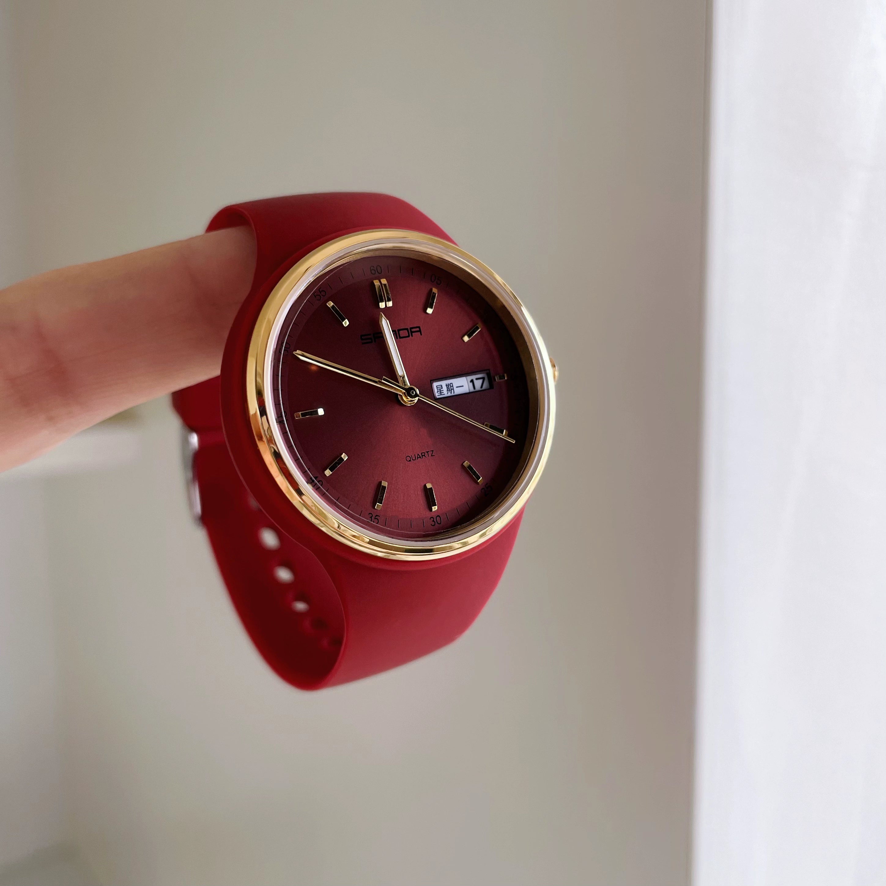 Syriah Vibrant Silicone Watch - Anke La Red (Date & Day Version) [YK0PUZJO]