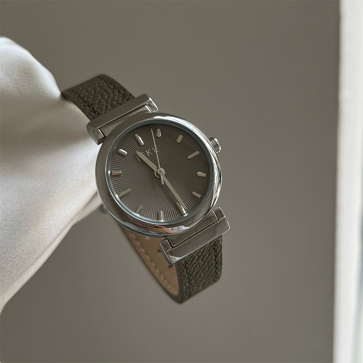 Meera Sleek Square Watch - Brushed Round (Grey/Silver) [3C7IGZ7C]