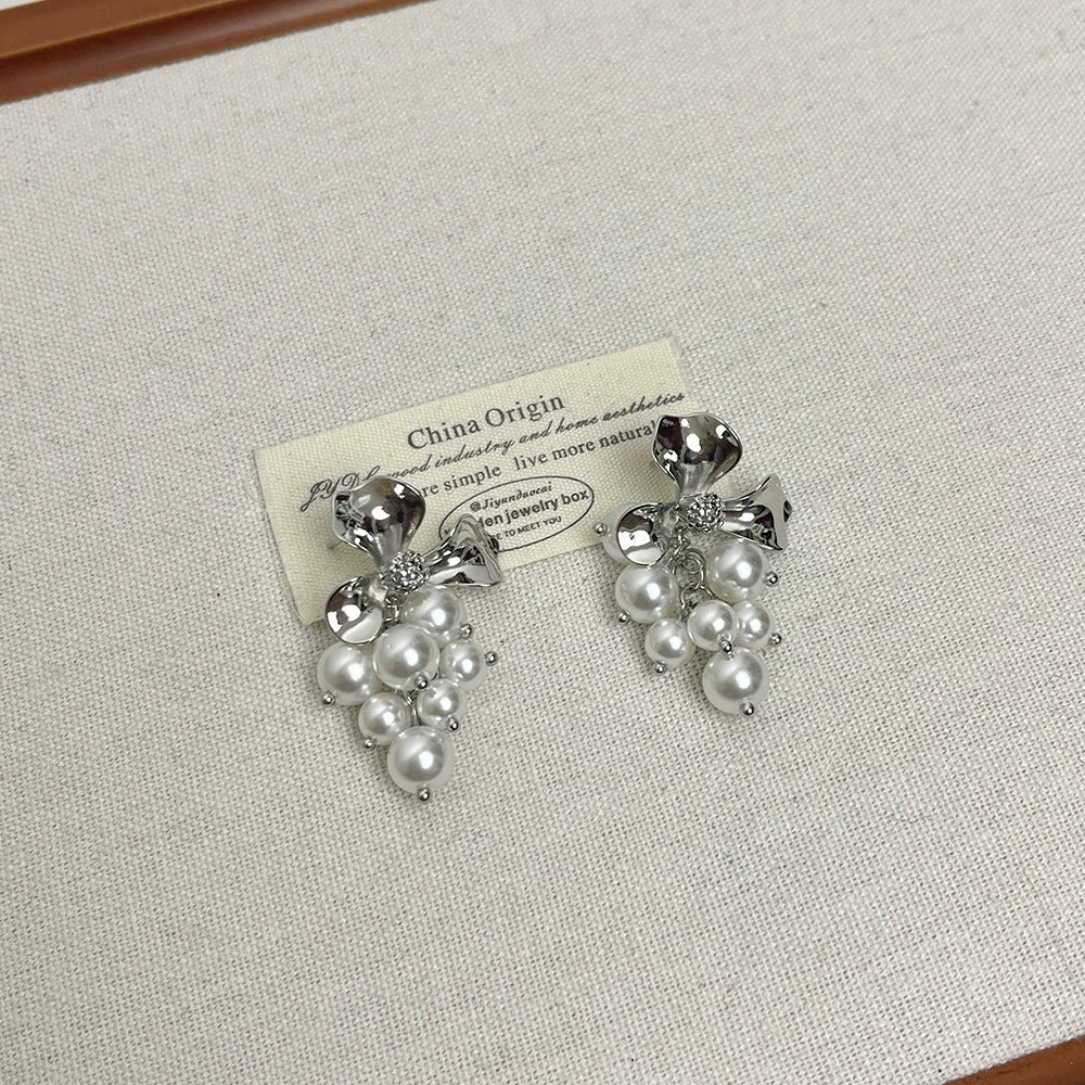 Makinley Pearl Cluster Stud Earrings - White Pearl Style [4G0AB0DL]