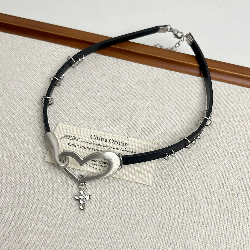 Lucinda Heart Cross Choker - Heart Cross Necklace [UVV79J6L]