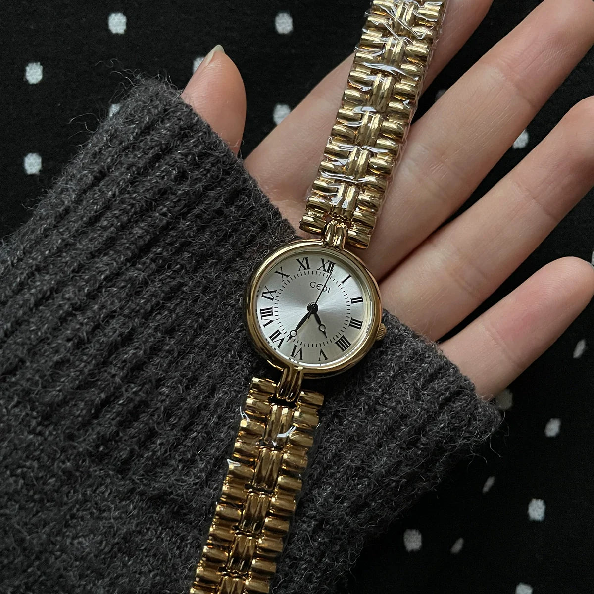Avery Vintage Metal Watch - Gold Strap Silver Dial