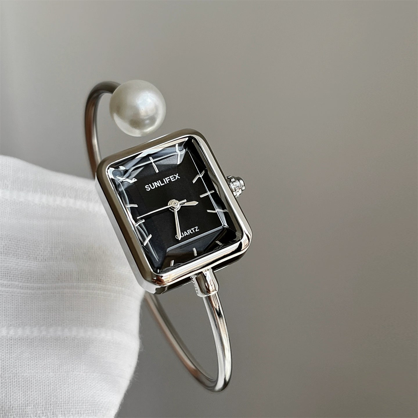 Livvy Pearl Bracelet Watch - Silver Band Black Face (Square Stick Markers) [XE5QDWUE]
