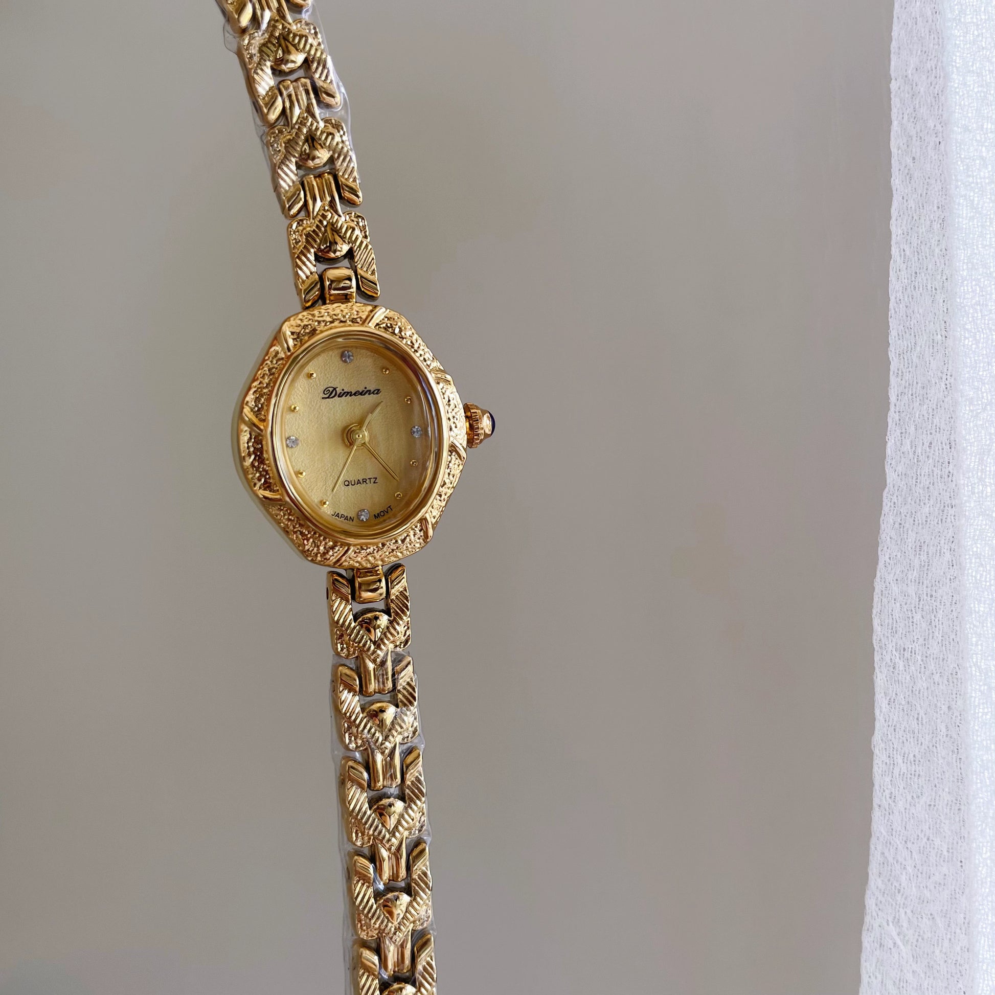 Renee Gold Oval Bracelet Watch - Gold [J3KRRBXU]