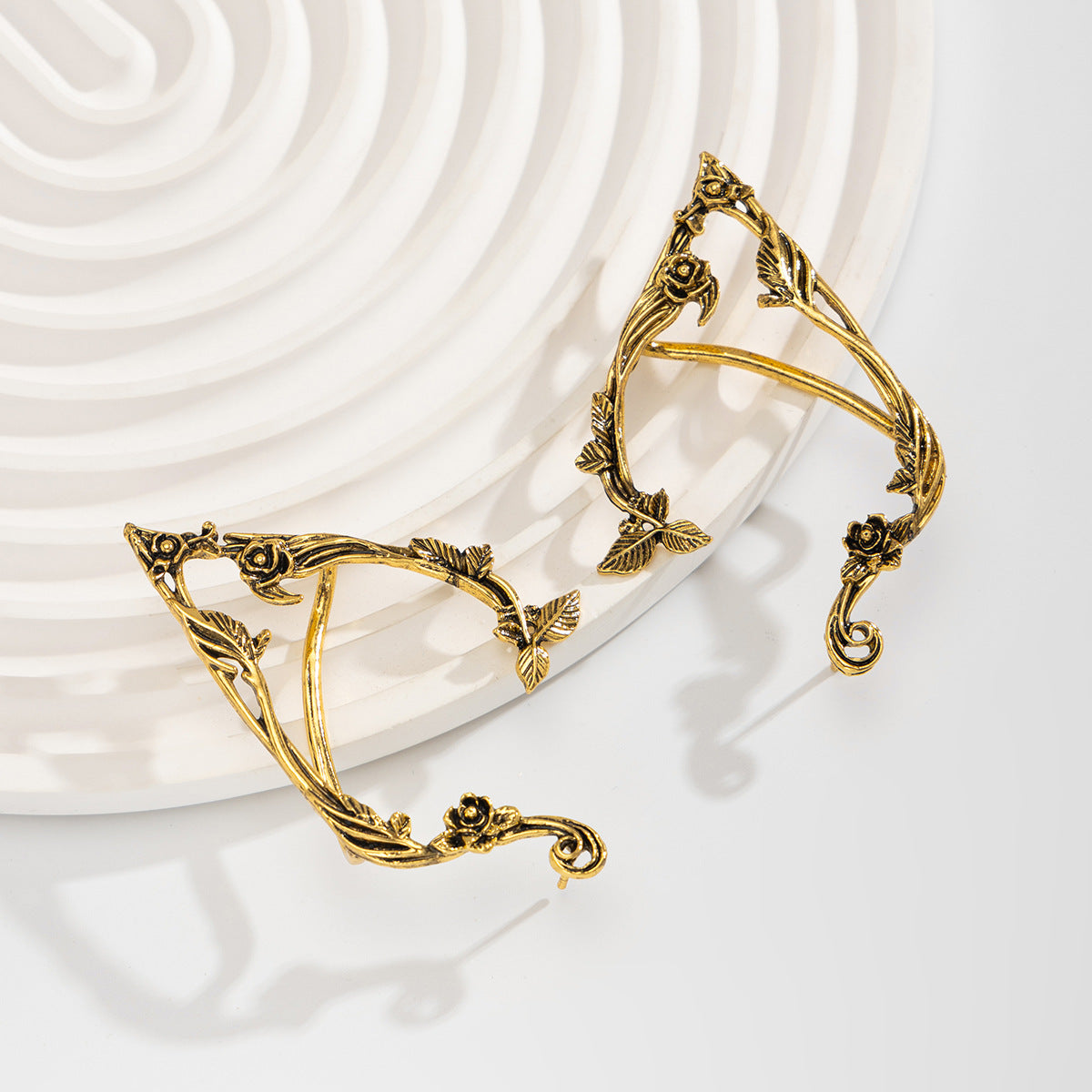 Zariyah Retro Contour Ear Clip - Antique Gold [697XSEGM]