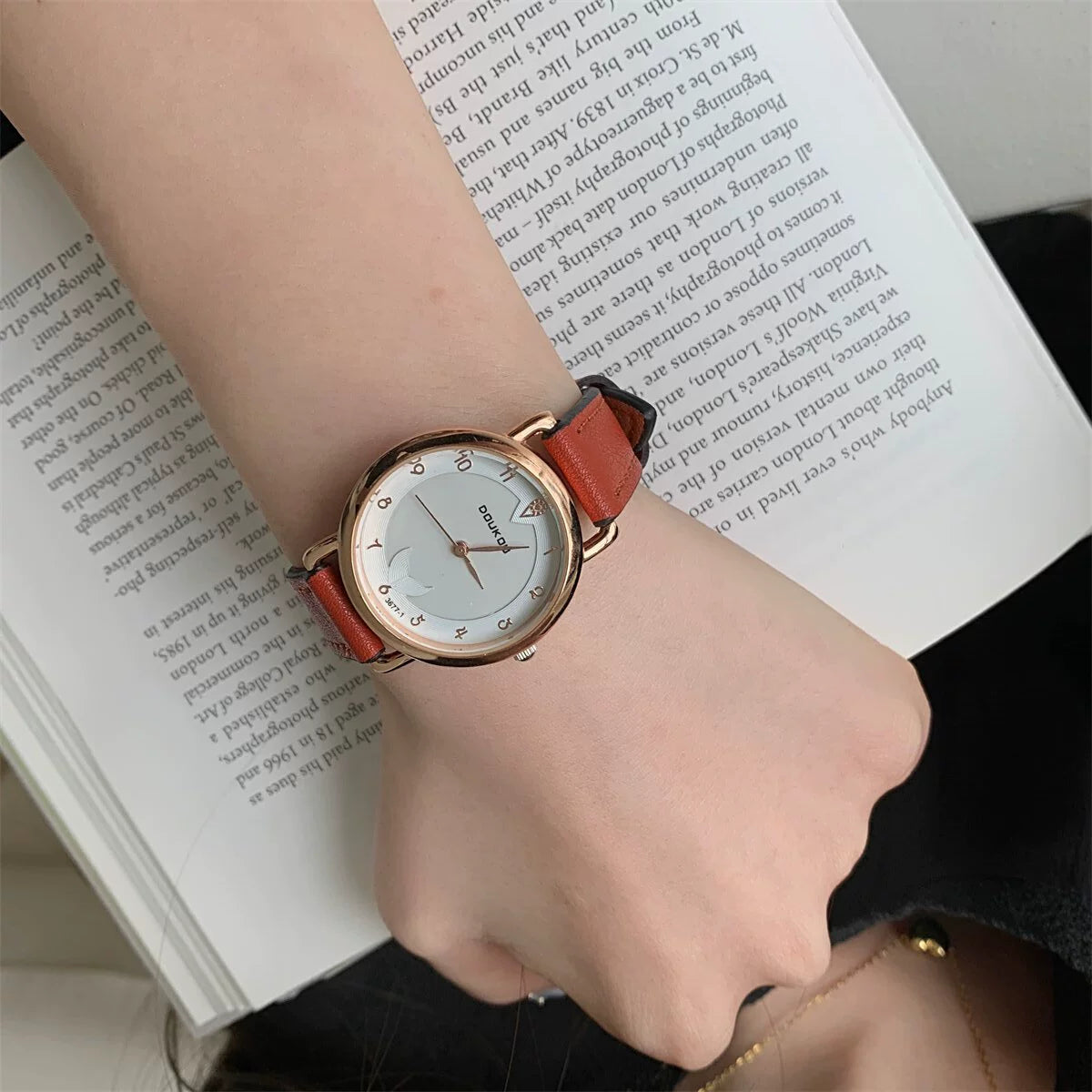 Nico Iridescent Shell Face Watch - Red Strap [J0LSU2SP]