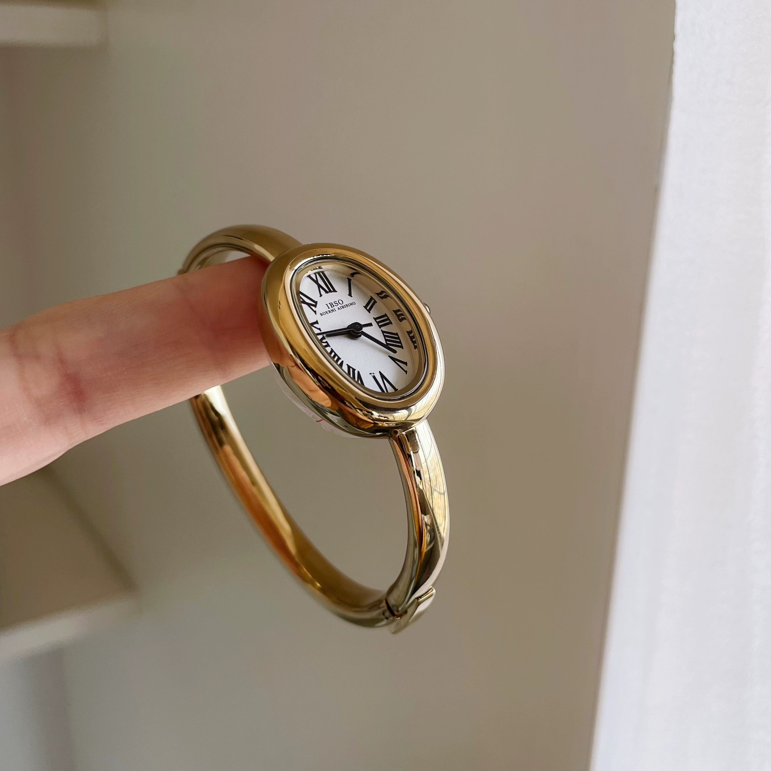 Saoirse Oval Bracelet Watch - Gold White Face [UE8XEW0B]
