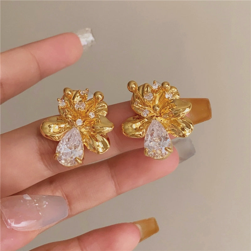 Franki Floral Crystal Earrings - Gold Crystal Flower [ZVE6763Y]