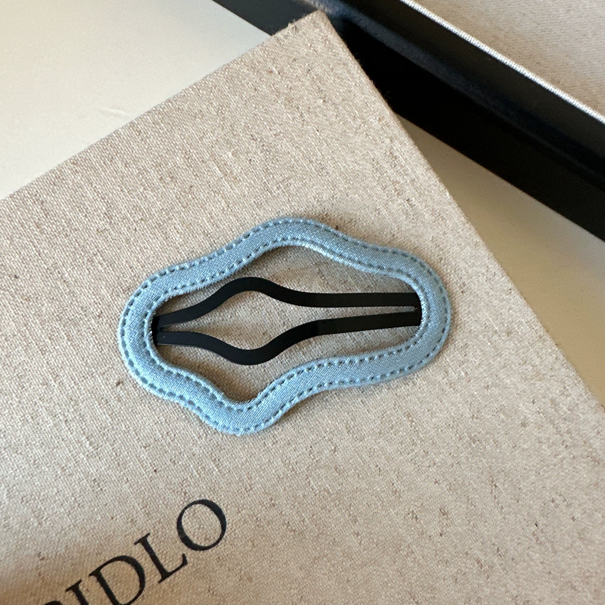 Ruqayyah Denim Shaped Hair Clips - Light Wash Cloud (Single) [GRYKDG19]