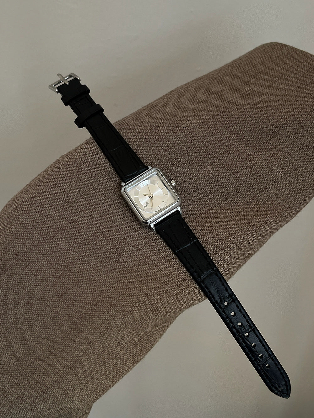 Amahia Retro Bracelet Watch - Black Leather Strap Silver Frame White Face [RP3EA2AA]