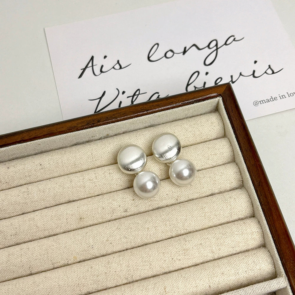 Kendalynn Heart Pearl Stud Earrings - White Pearl Earrings [N8VQWGKZ]