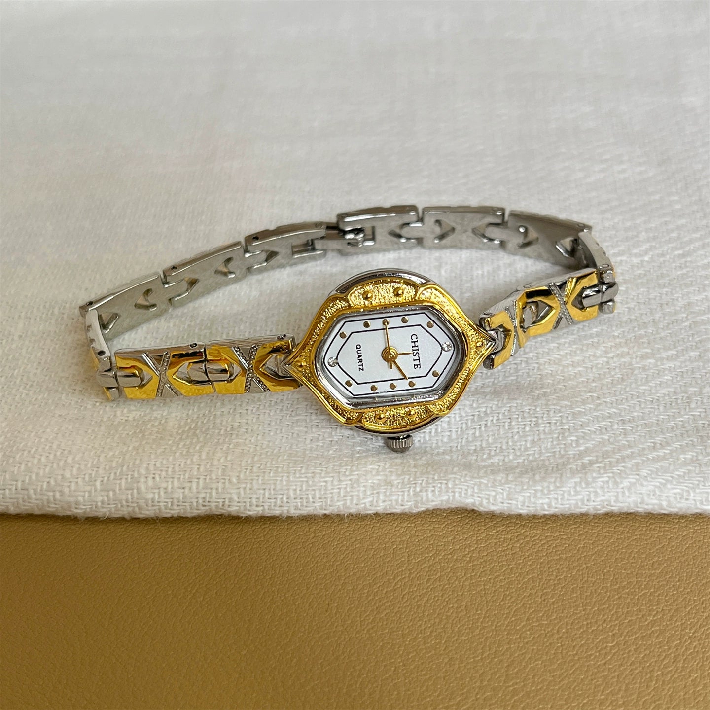 Dayami Square Dial Watch - Two-Tone Strap White Dial (Flame X-Shape Bracelet) [FHJCONRR]