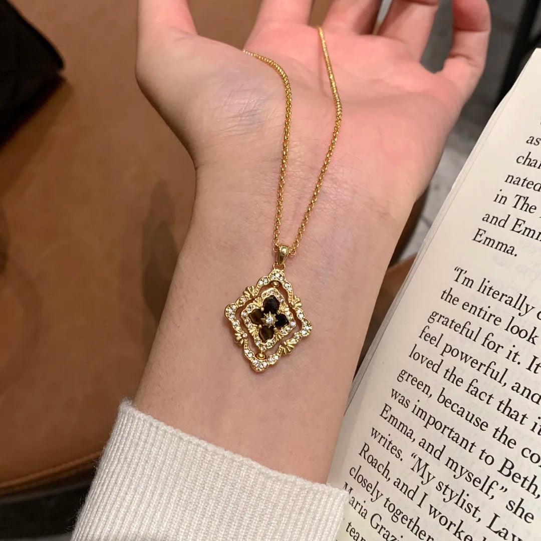 Aleyna Palace Clover Set - Rotating Tiger Eye Necklace [HJIAYU5T]