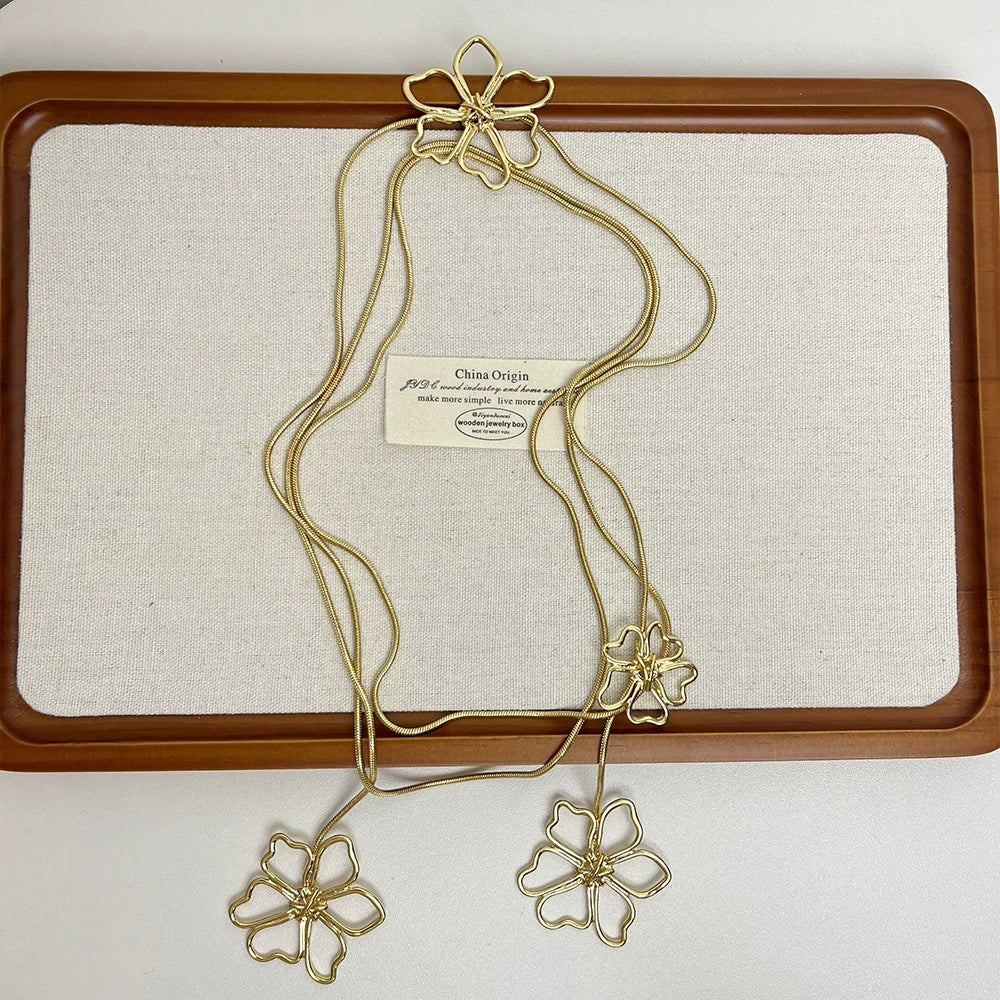 Novalie Bloom Pendant Necklace - Gold Floral Necklace [H0HJ0A6G]