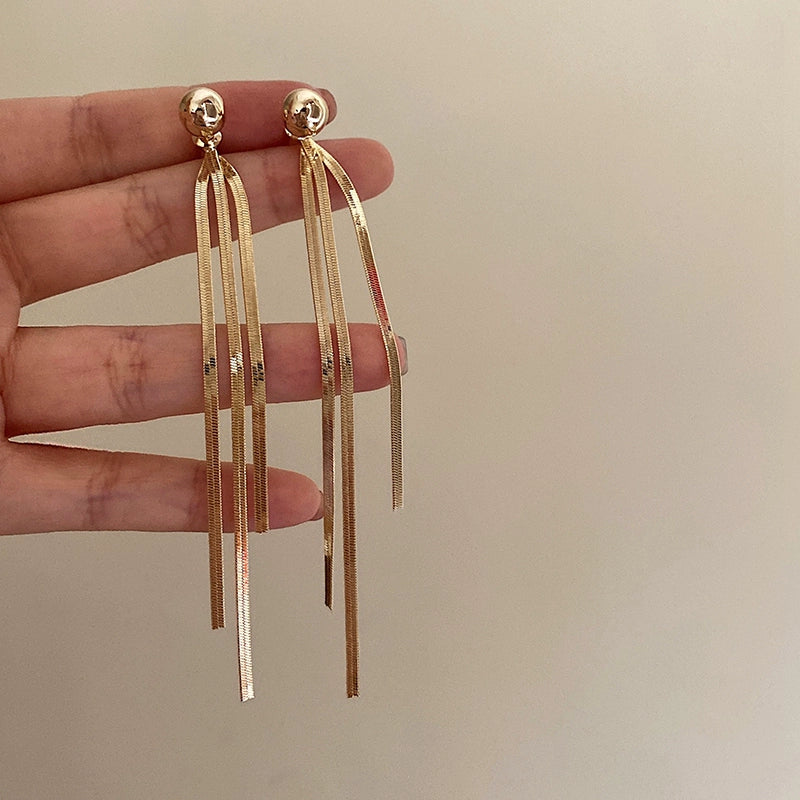 Aivah Serpent Chain Earrings - Gold Tassel Pierced Earring [RTEENM7T]
