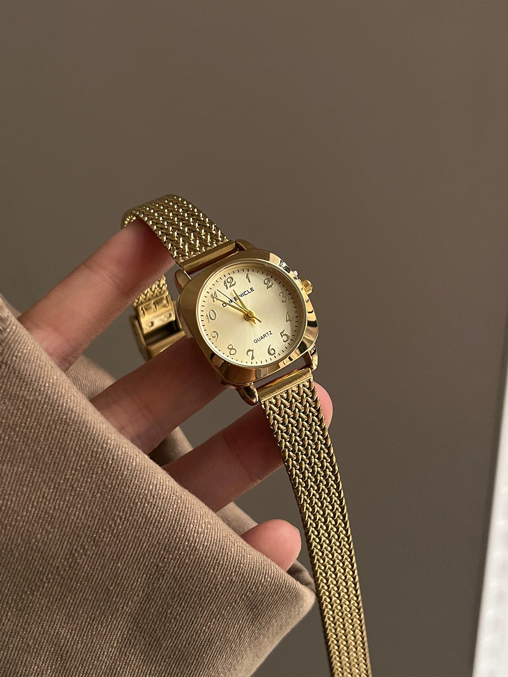 Mckenzi Vintage Square Mesh Watch - Gold Strap, Gold Face [R85B0N15]