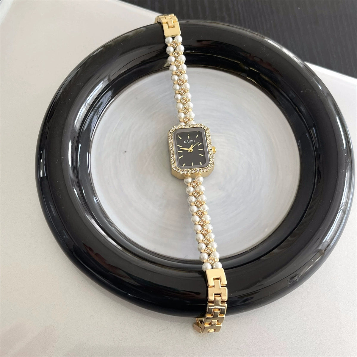 Siobhan Pearl Chain Watch - Gold Band Black Dial [ZTTOWHKF]