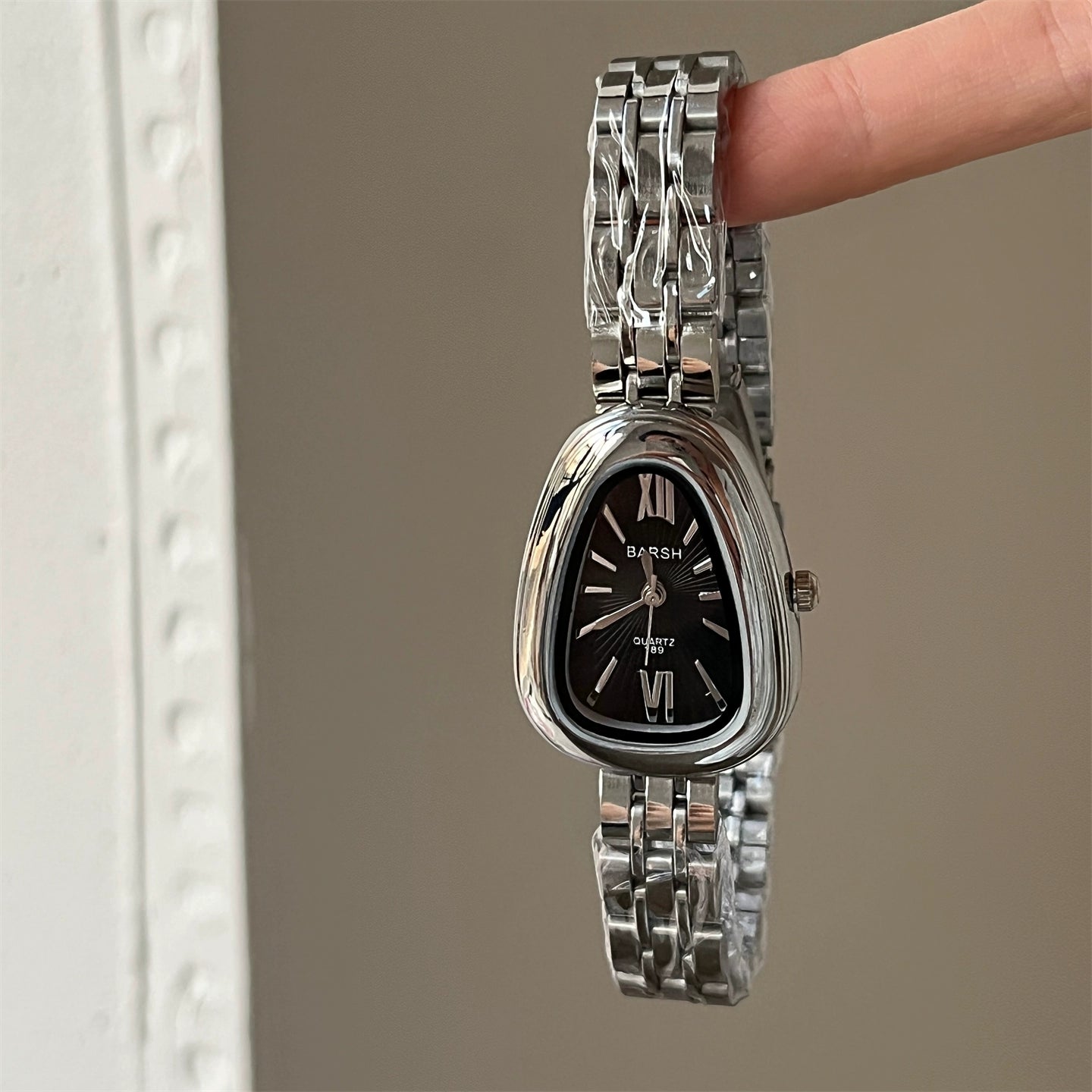 Kenadie Vintage Snake Head Watch - Silver Steel Strap, Black Face [O2COLF25]