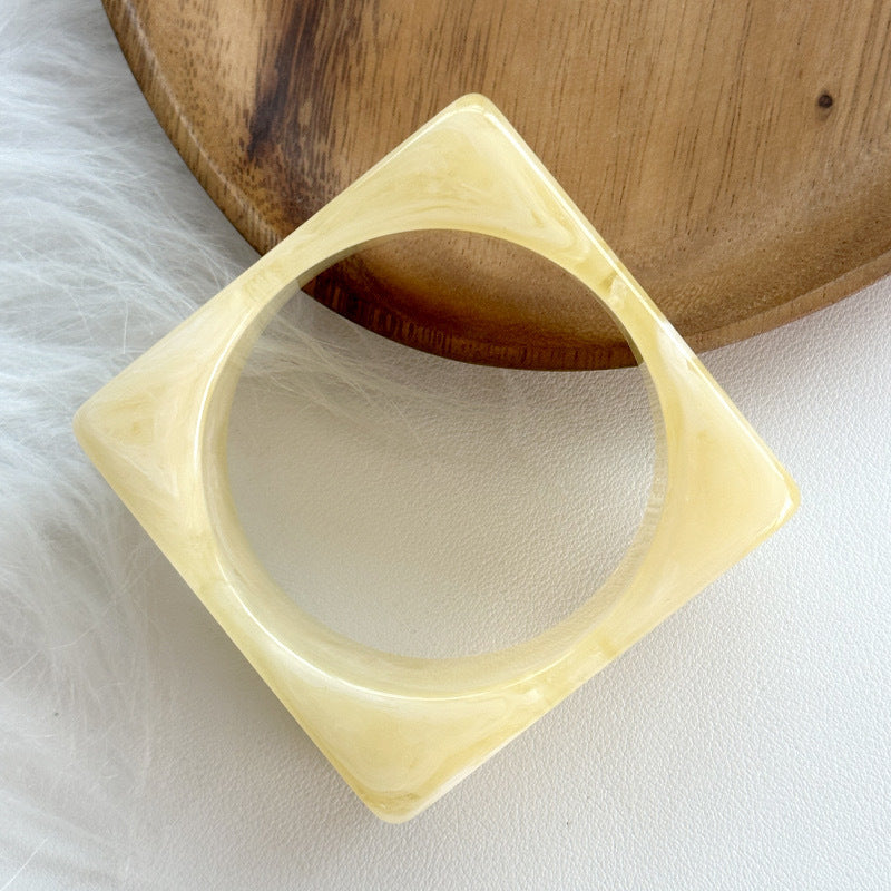 Sabiha Bold Resin Bracelet - Beige [V5C76V9W]