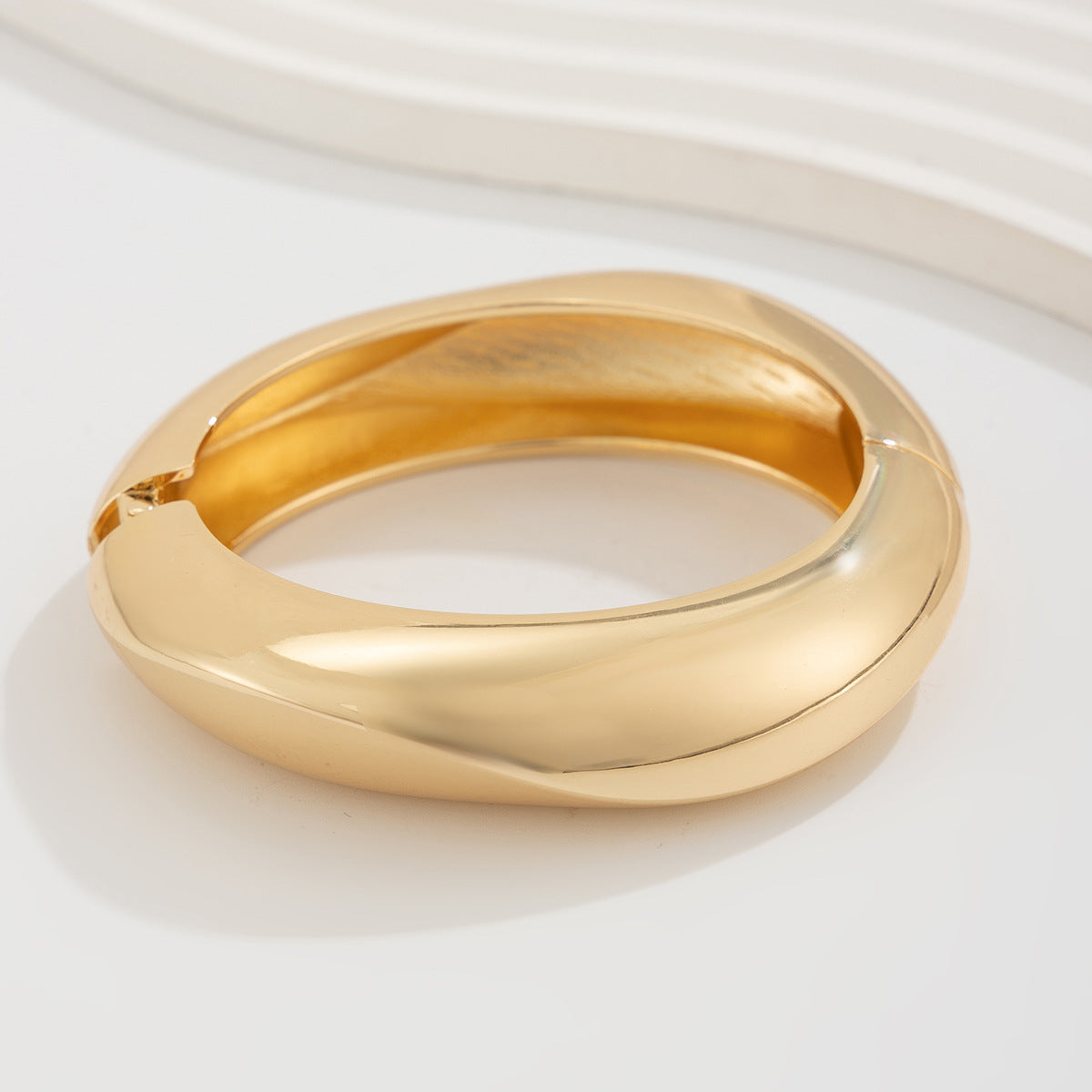 Ahmiya Wave Resin Bangle - Gold [LYEPXVMC]