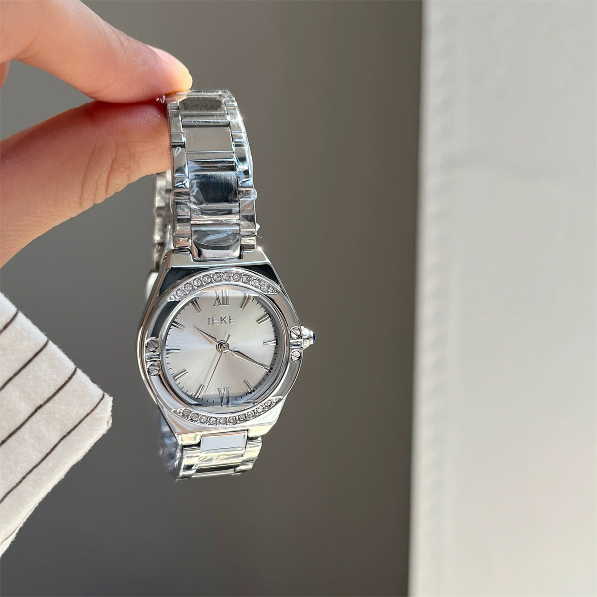 Lily Dazzling Retro Watch - Silver Strap White Face [J5ONL2FP]