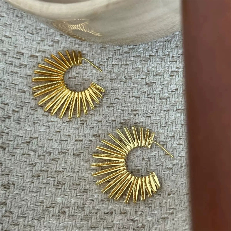 Loreal Cool Steel Earrings - Gold Half-Circle Line Earring [MBMBP5EU]