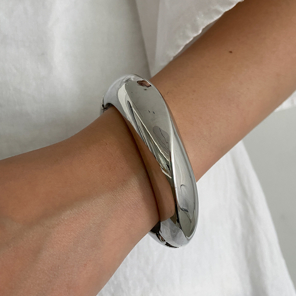 Evah Swirl Resin Bangle - Silver [M1Y9IE9V]