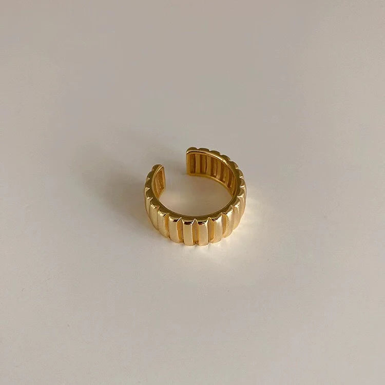 Victory Twist Adjustable Ring - Gold Stripe